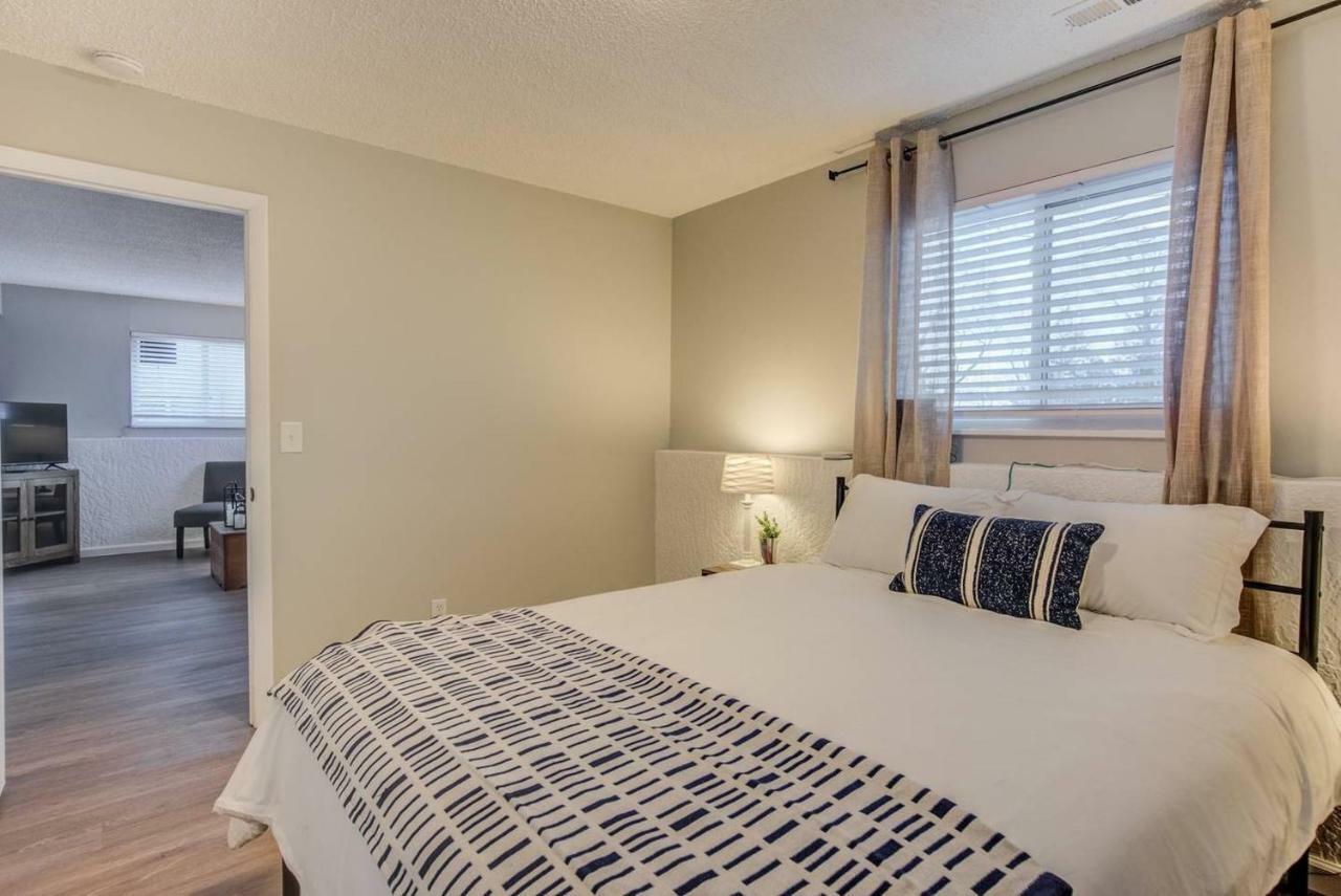 Romantic Getaway Base Of Mountains Parks & Trails